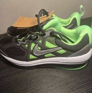 Nike Air Max Genome Black Green 7Youth/8.5 WOMENS NEW Retail $130